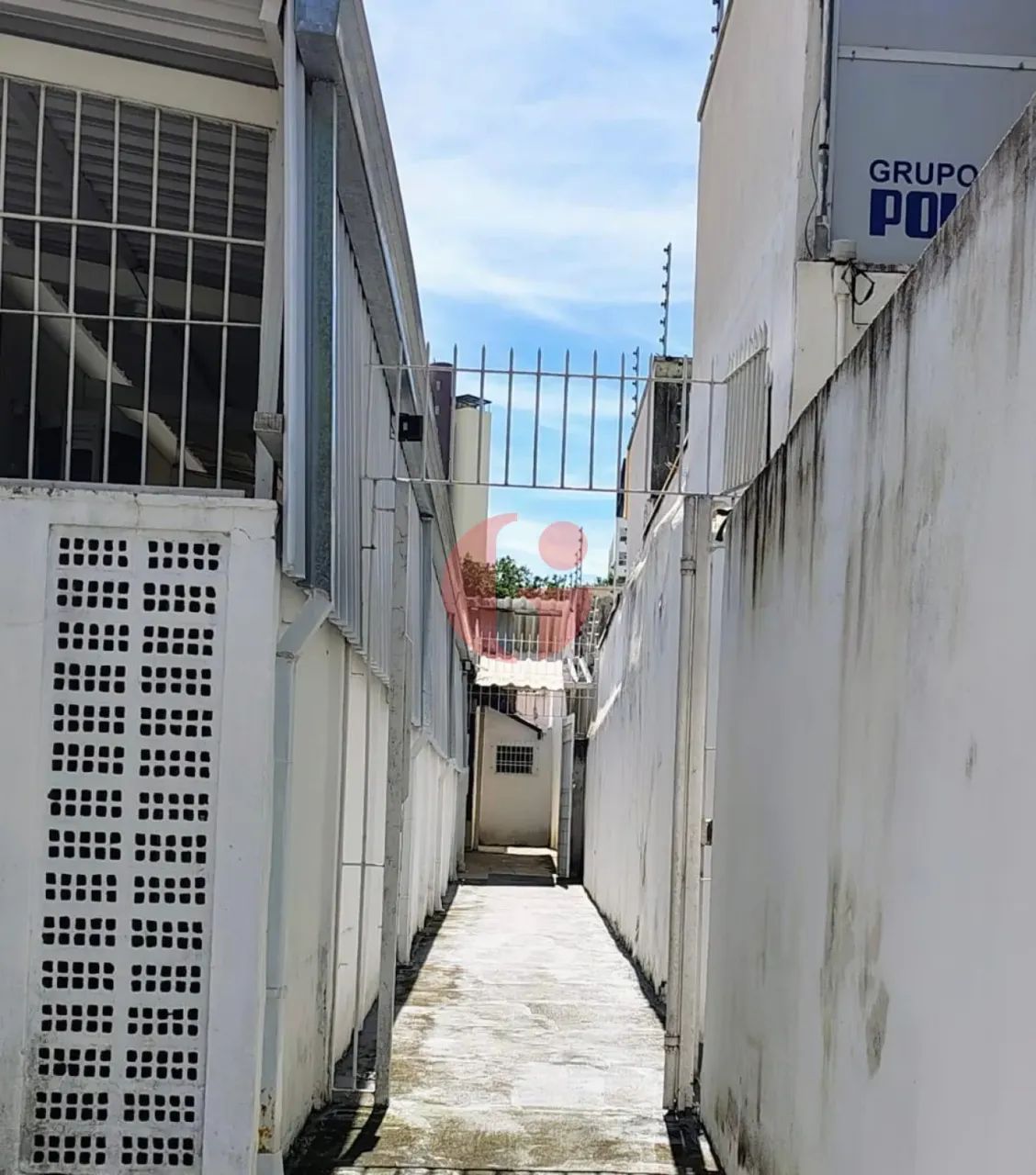 Casa comercial de fundos para locação com 2 quartos e 1 vaga de garagem - 256 m² - Vila Ad
