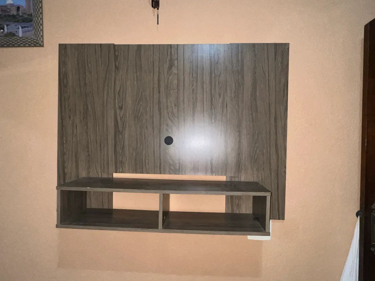 Painel suspenso com rack - Foto 2