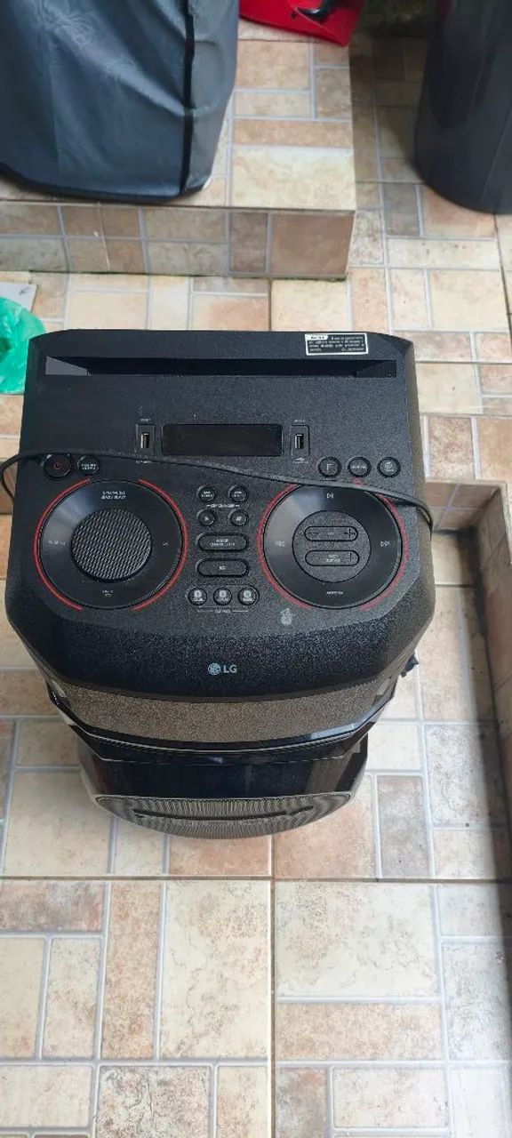 Vendo caixa LG RN5