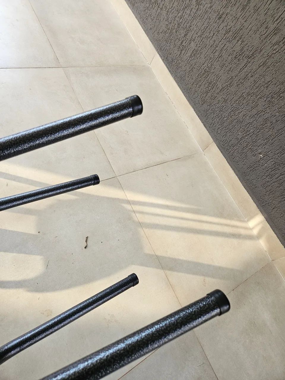 Mesa com Tampo de Granito + 4 Cadeiras | Conjunto Completo - Foto 4