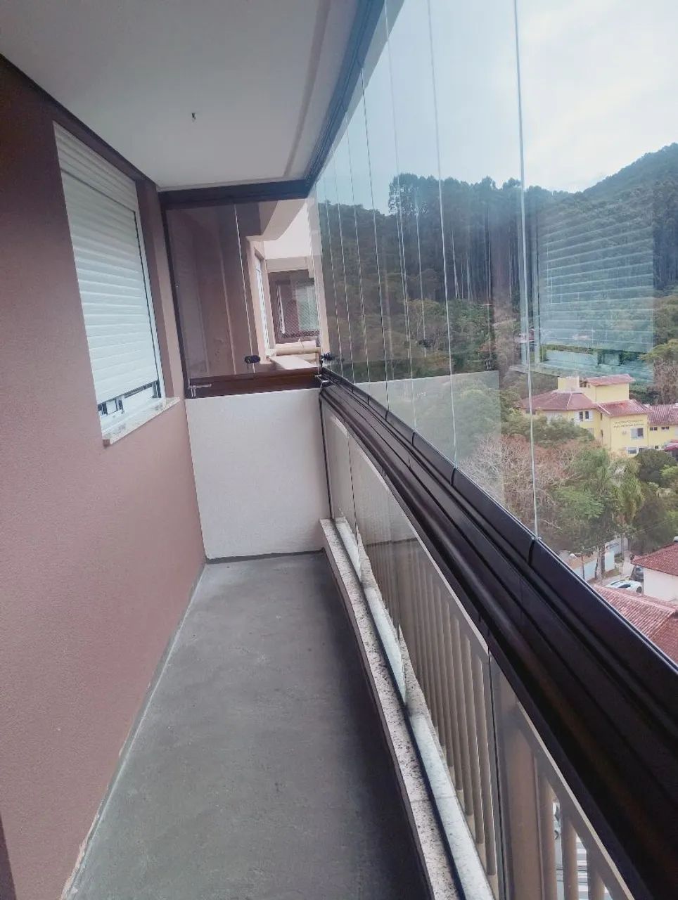 Manutenção de sacadas, instalação, e box de banheiro.