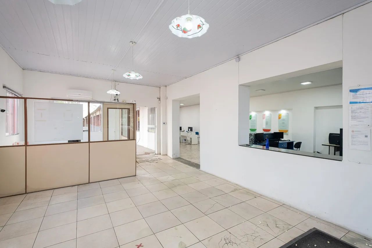 Prédio amplo no centro, com 998 m² e múltiplas salas, ideal para escolas ou repartições pú - Foto 4