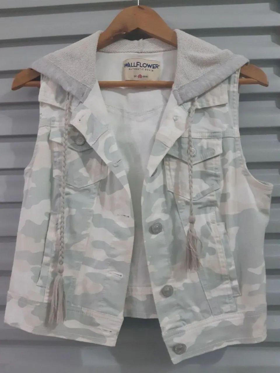 colete algodão feminino camuflado com capuz