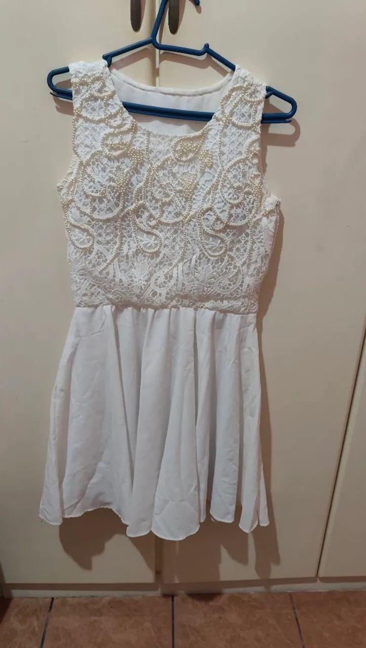 Vestido Branco com renda e pérolas