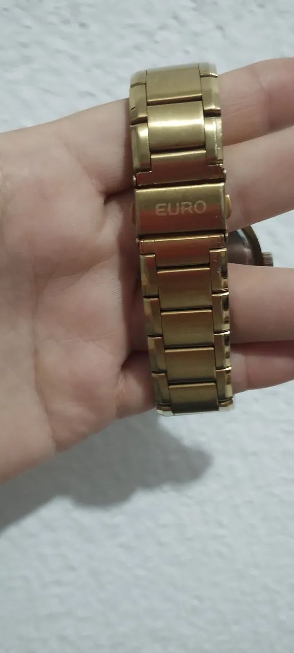Relógio feminino Euro dourado  - Foto 2