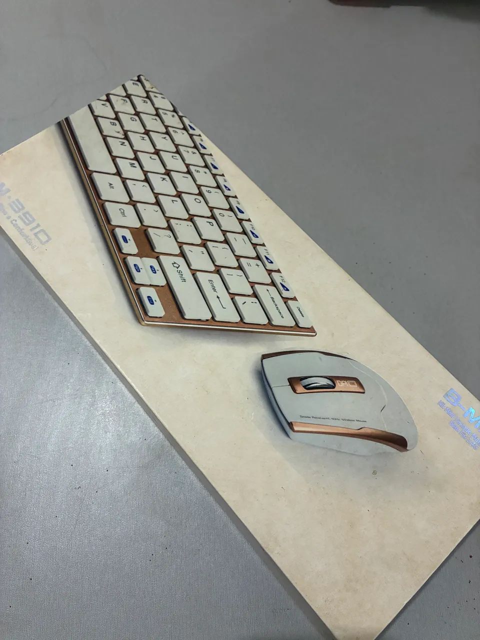 Teclado sem fio elegante e fino