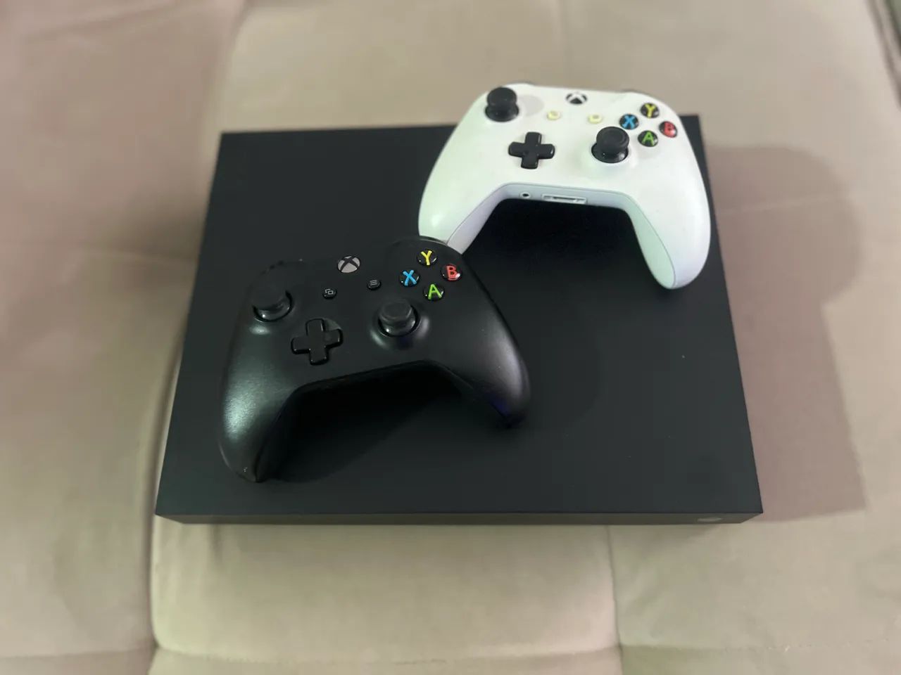 Xbox One X 1TB - Completo + 2 Controles Originais - Muito Conservado - Foto 3