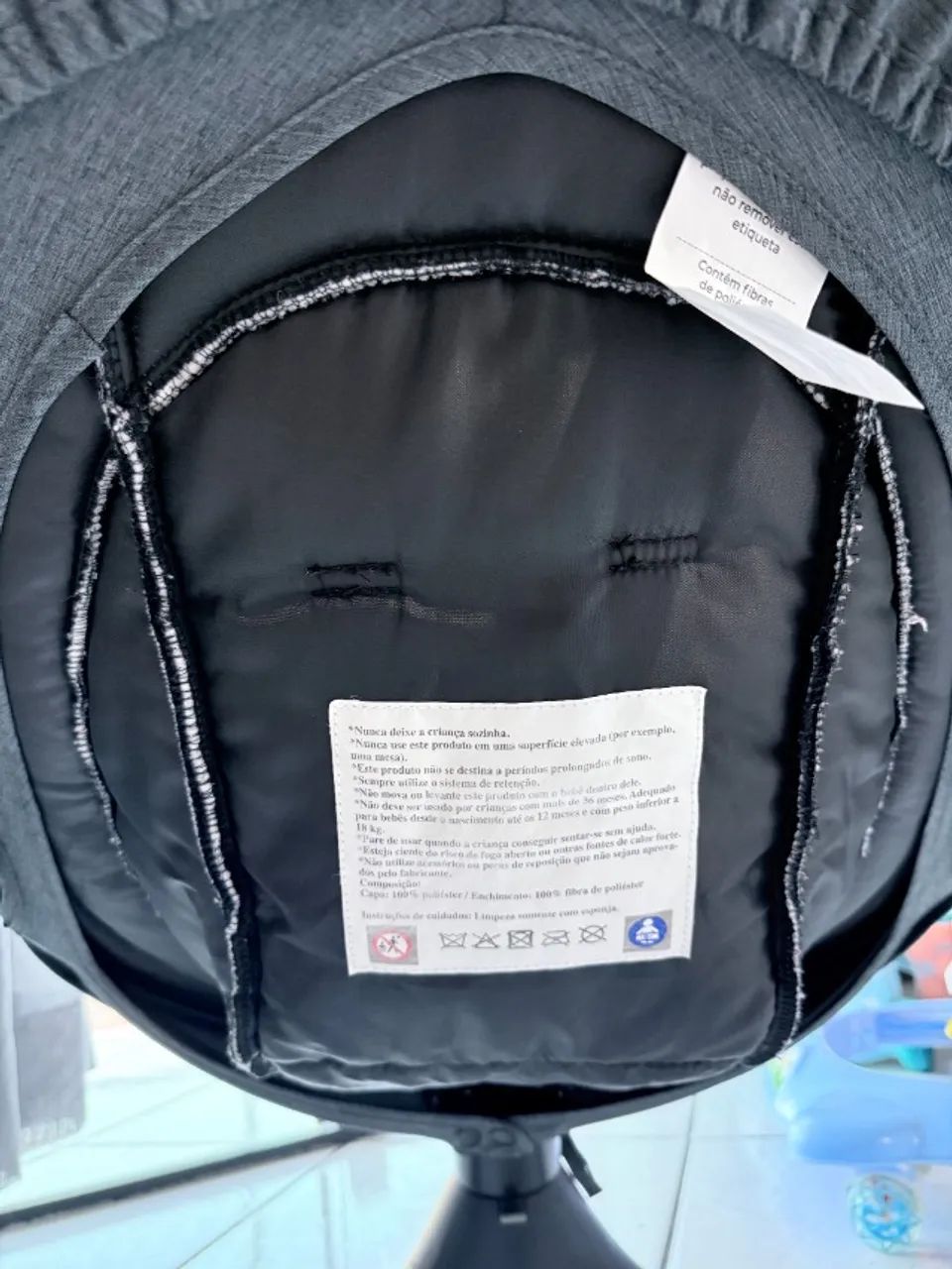 vendo cadeira de balanco automatica c/ controle e mesinha semi nova - Foto 4