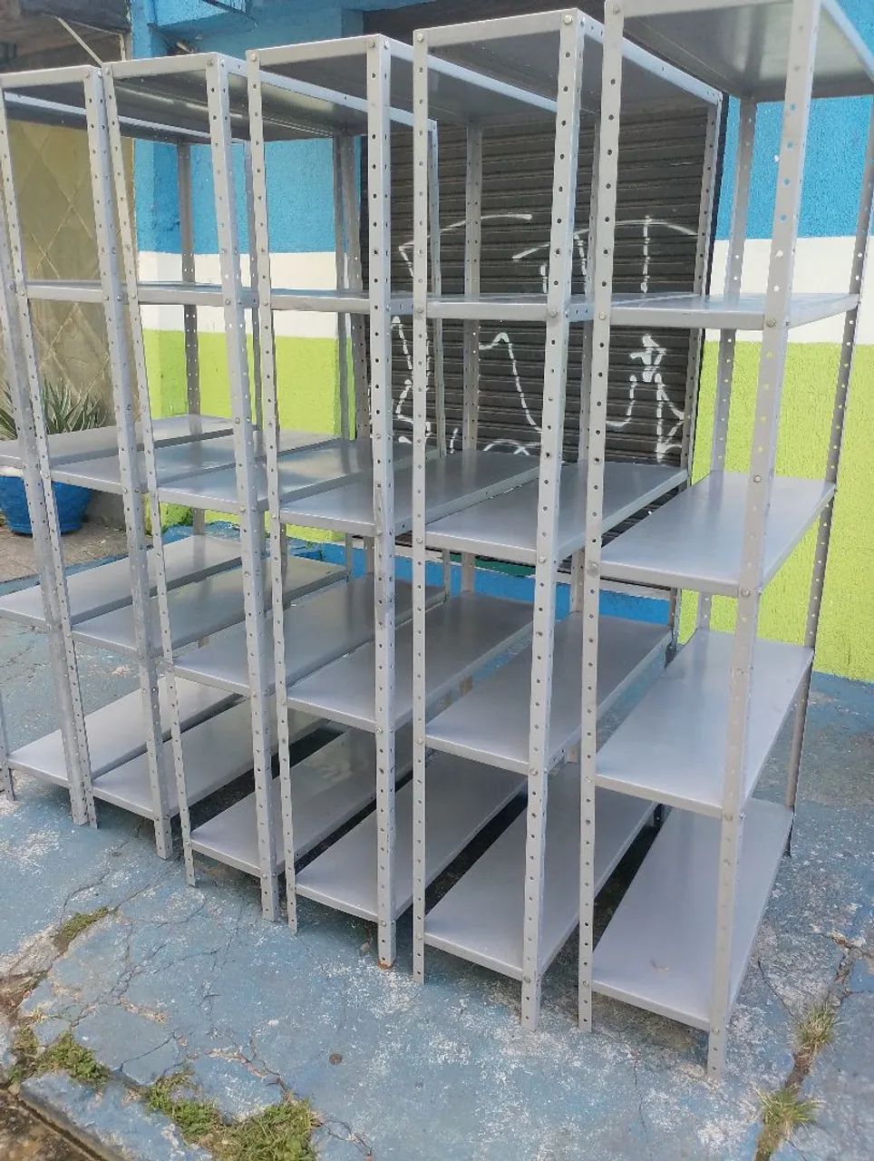 prateleiras de aço 