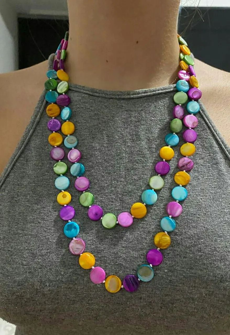 NÃO É BIJUTERIA!!!!! COLAR LONGO  -.MADREPEROLAS COLORIDAS!!! - Foto 3