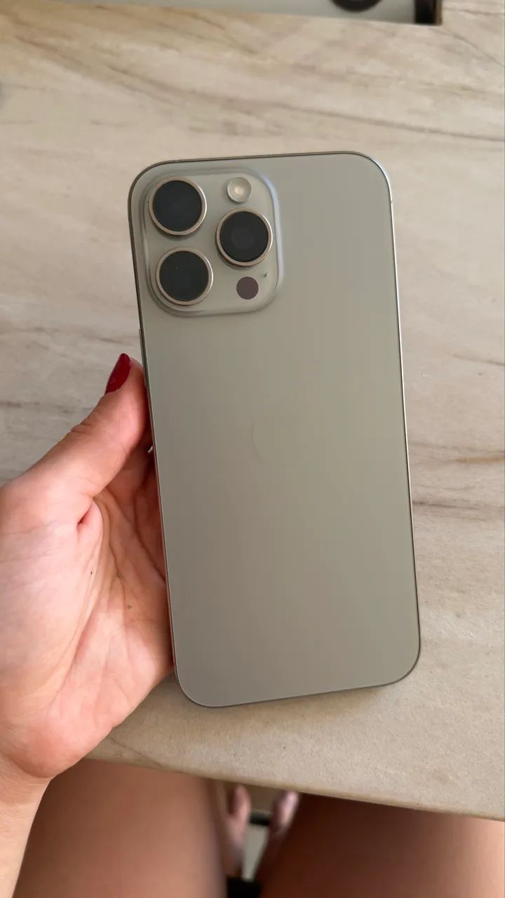 iPhone 16 Pro Max em perfeitas condições e pouco tempo de uso  