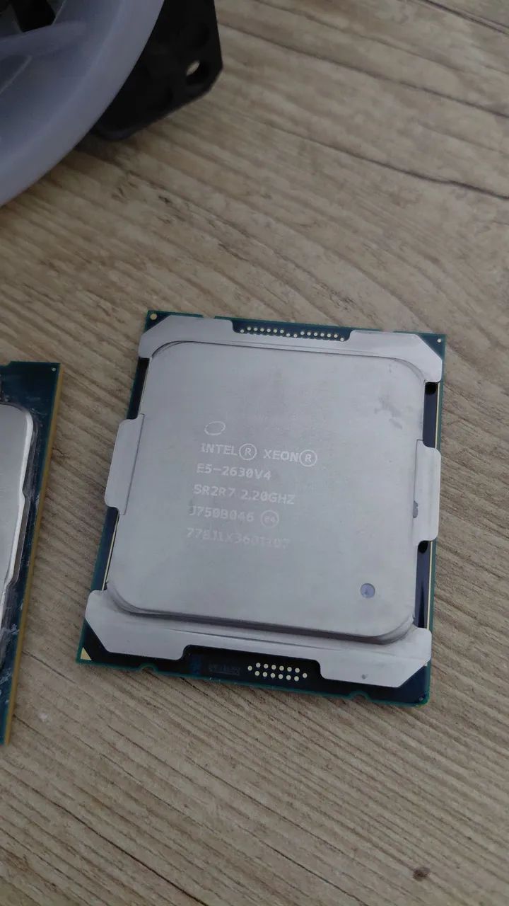 Processador Xeon e5 2630 v4 / e5 2620 v3 (ambos funcionam)