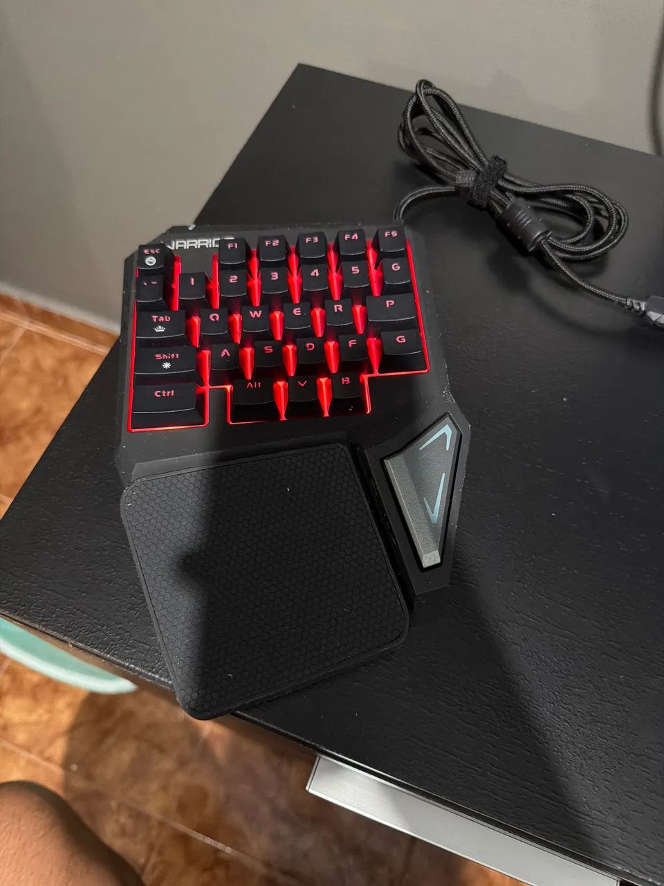 Teclado gamer Warrior - 1 mão - Foto 2