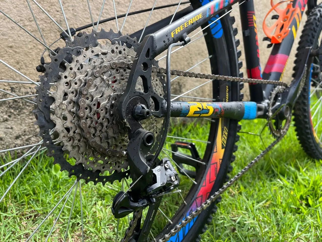 Bicicleta Freeride 10 marchas em bom estado - Foto 4