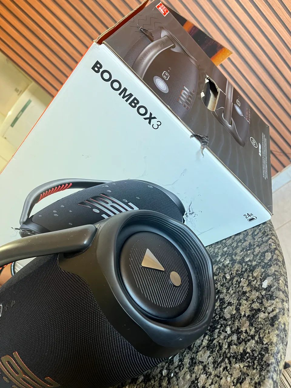 VENDO CAIXA BOOMBOX 3 ?