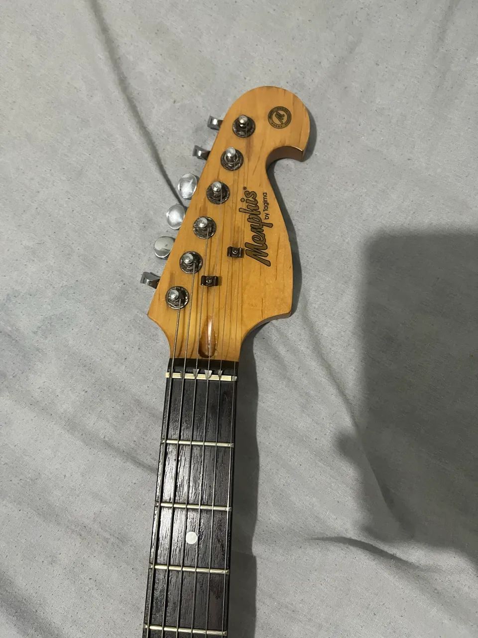 Guitarra Menphys - Foto 2