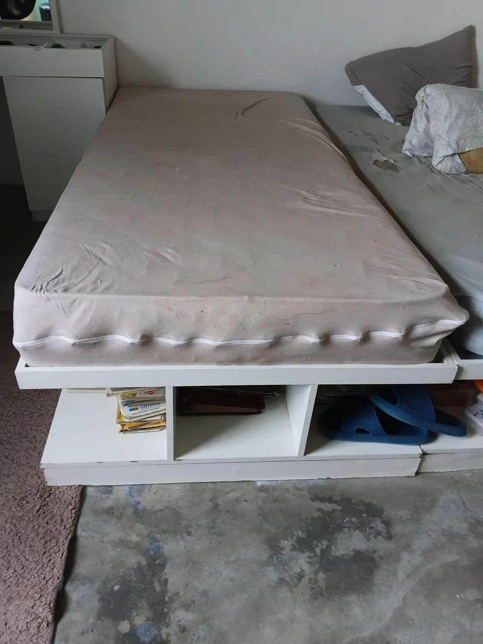 Vende cama de solteiro em bom estado, acompanha colchão  - Foto 3