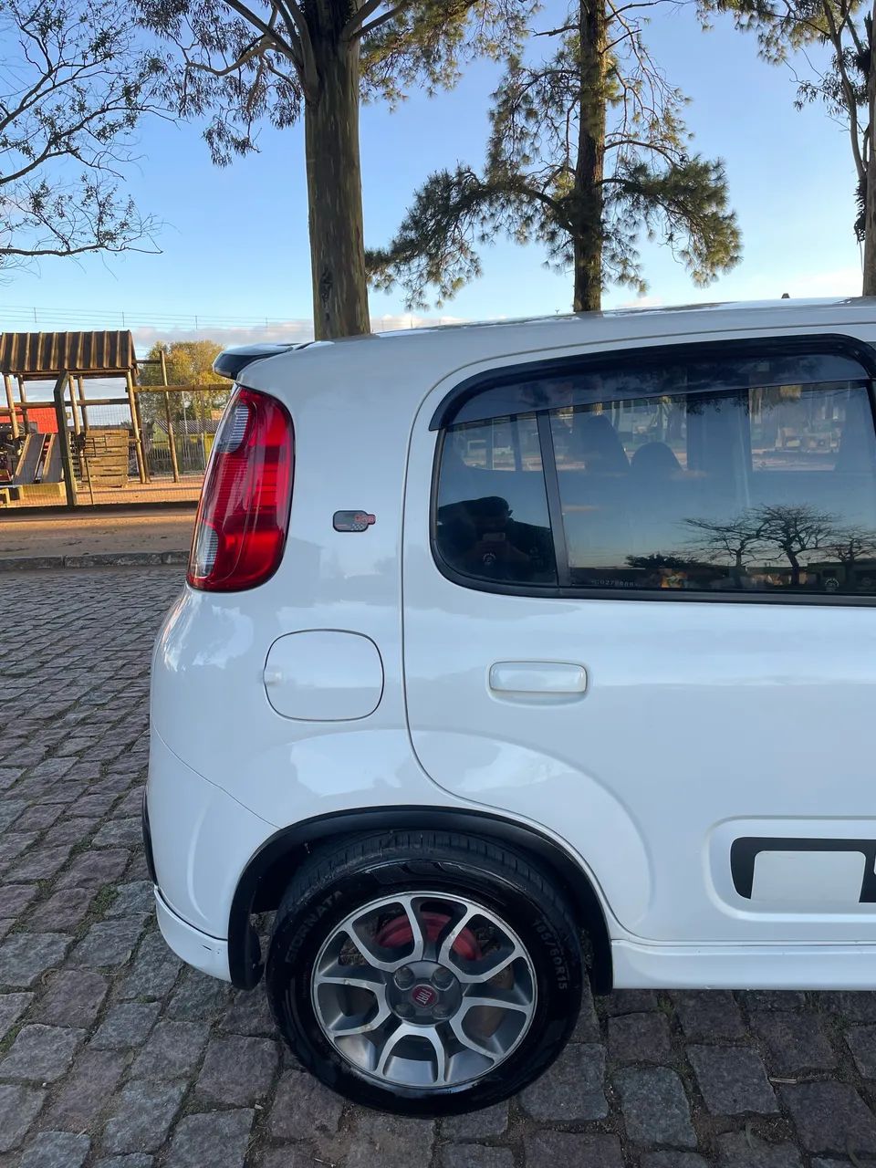Fiat Uno Sporting 1.4 EVO Fire Flex 8V 4P 2012 - Foto 2