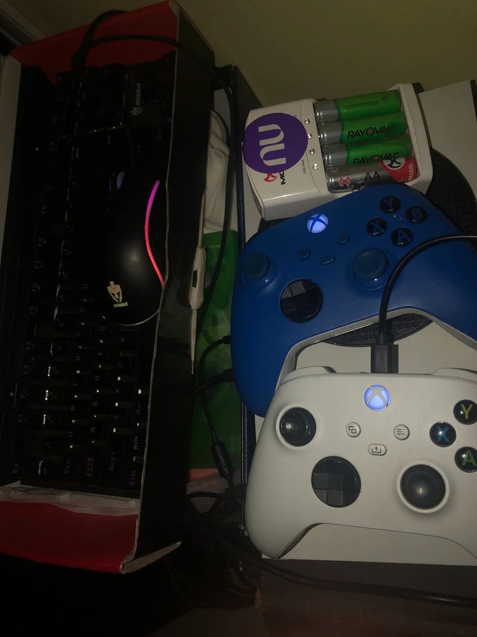 xbox series S sem detalhes perfeito com dois controles jogos hdmi speed e teclado e mouse 