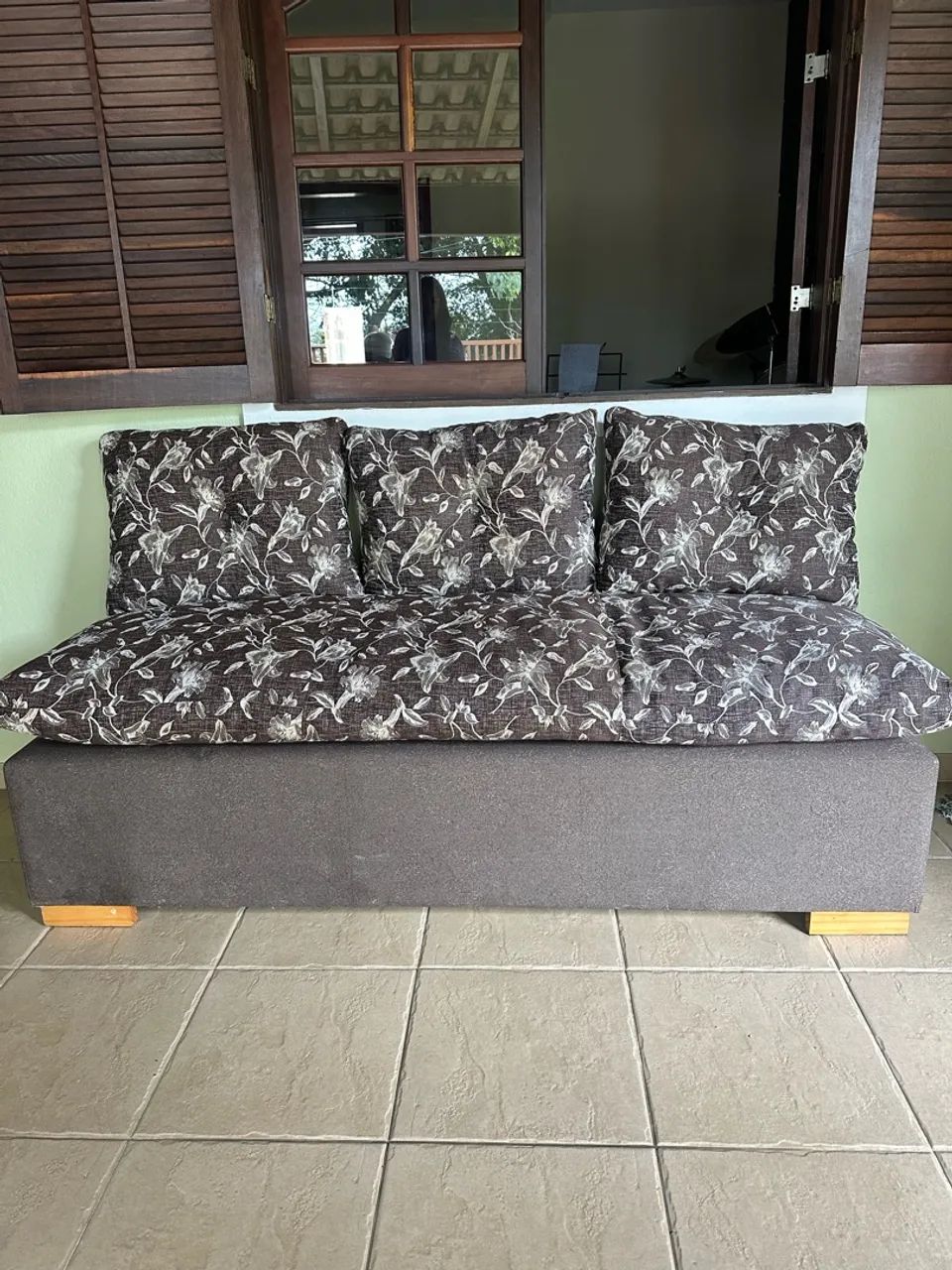 Sofá cama,com almofadas - Foto 2