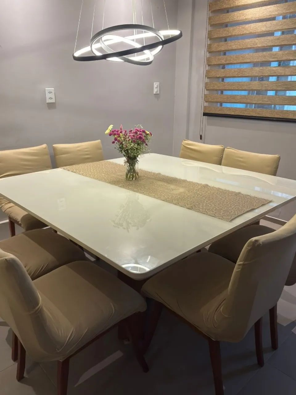 mesa com 8 cadeiras