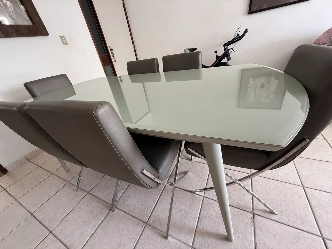 Mesa tampo de vidro 6 cadeiras Jacaúna  - Foto 5