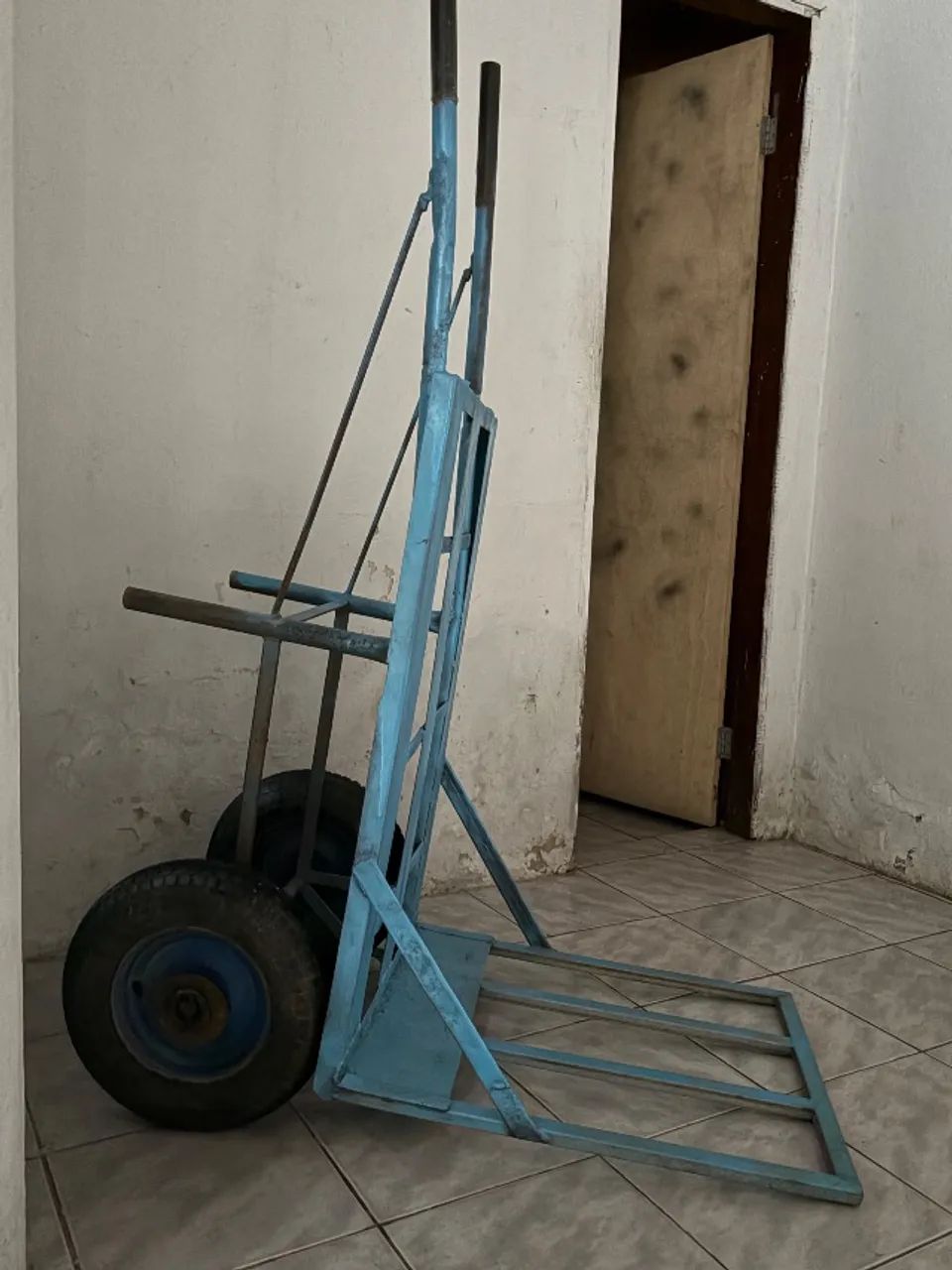 Carrinho de Carga Reforçado com Rodas - Excelente Estado - Foto 3
