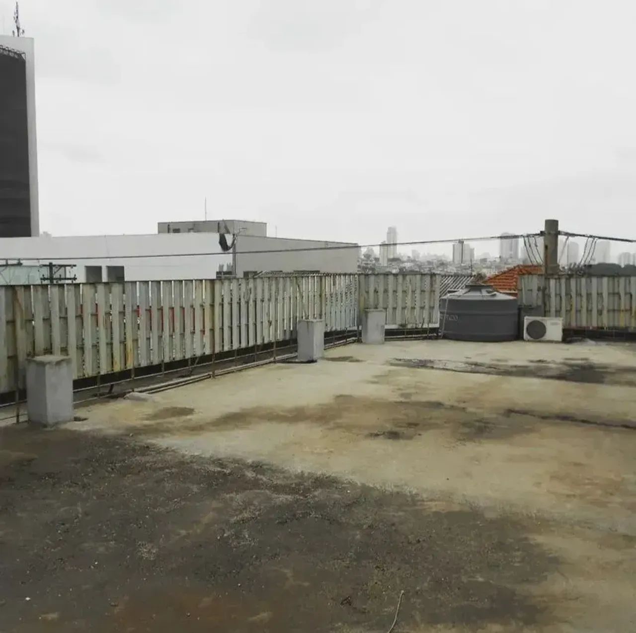 Ponto comercial/Loja/Box para aluguel, com 4 salas, copa, 2 banheiros e loja térrea. - Foto 2