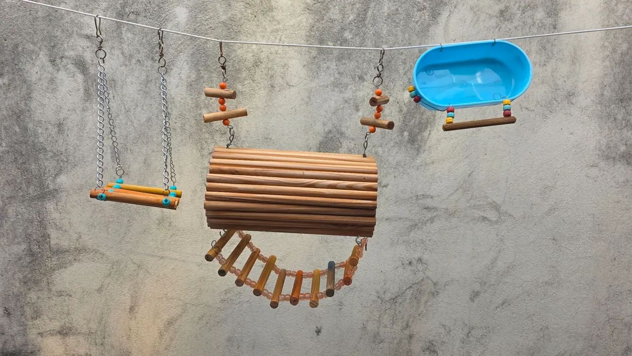 Viveiro para Calopsita Completo (Pouco Uso) + Kit de Brinquedos e Acessórios - Foto 3