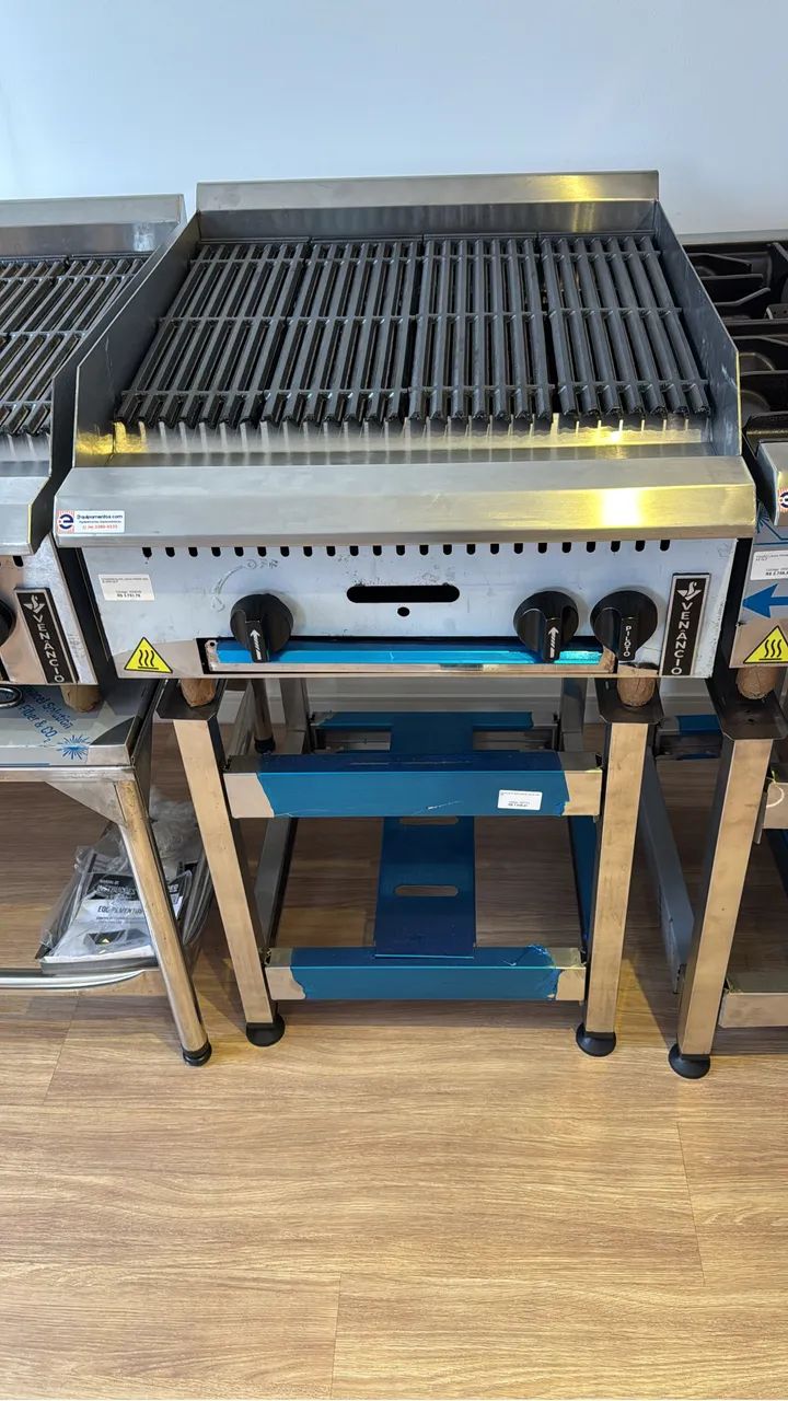 Chair broiler 0,60cm com cavalete nova com garantia 