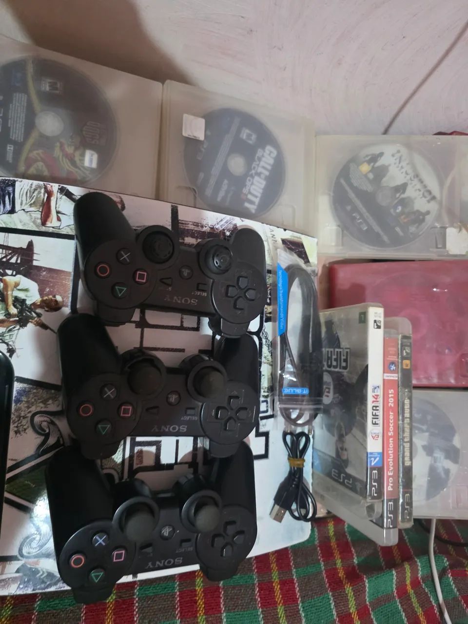 PlayStation 3 com 3 controles e vários jogos - Foto 3