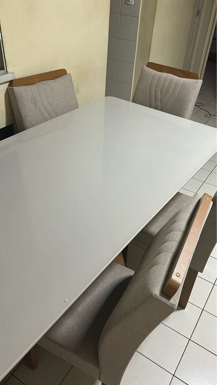 Mesa com 6 Cadeiras praticamente nova. - Foto 3