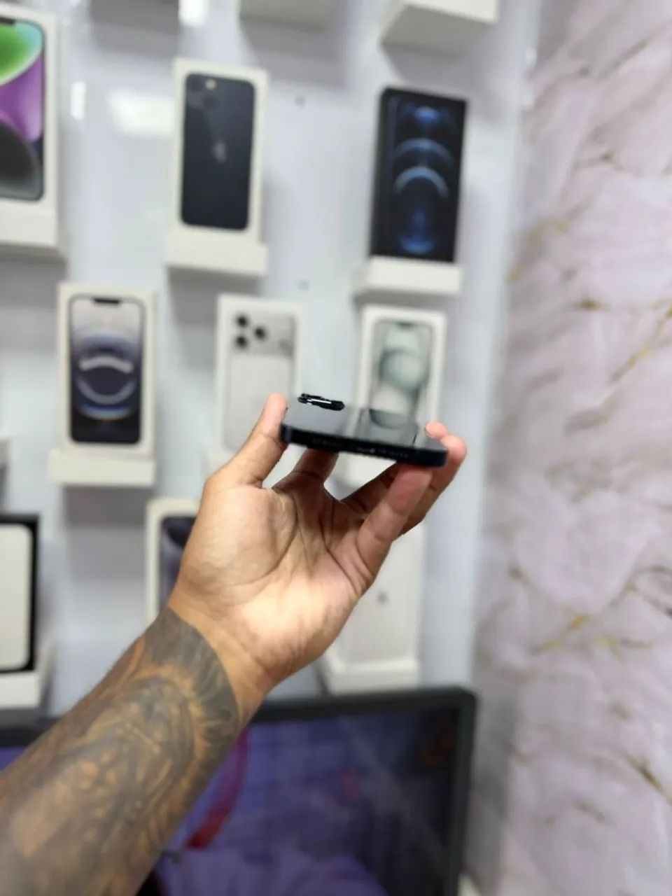 IPHONE 13 128GB TOP<br>R$ 2.099,00 preto - Foto 5