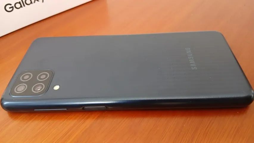 Celular Smarthphone Samsung M12 - Em ótimo estado - Na caixa e com fones - Foto 4