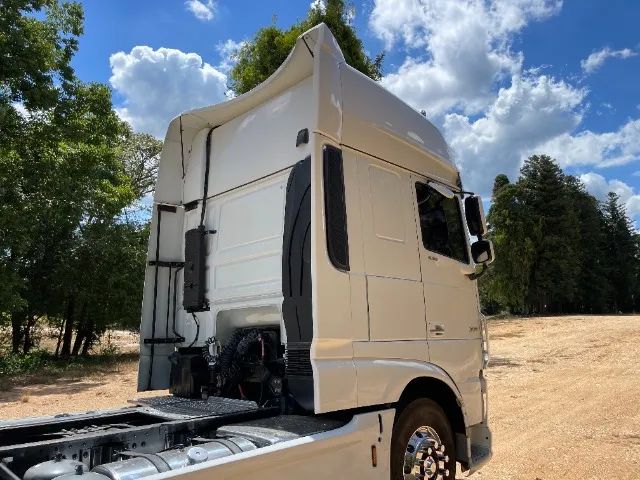 DAF XF 530 6X4 ANO 2024 TETO ALTO COM 303 MIL KM - SUSPENSÃO A AR NA DIANTEIRA - PRONTO PA - Foto 4