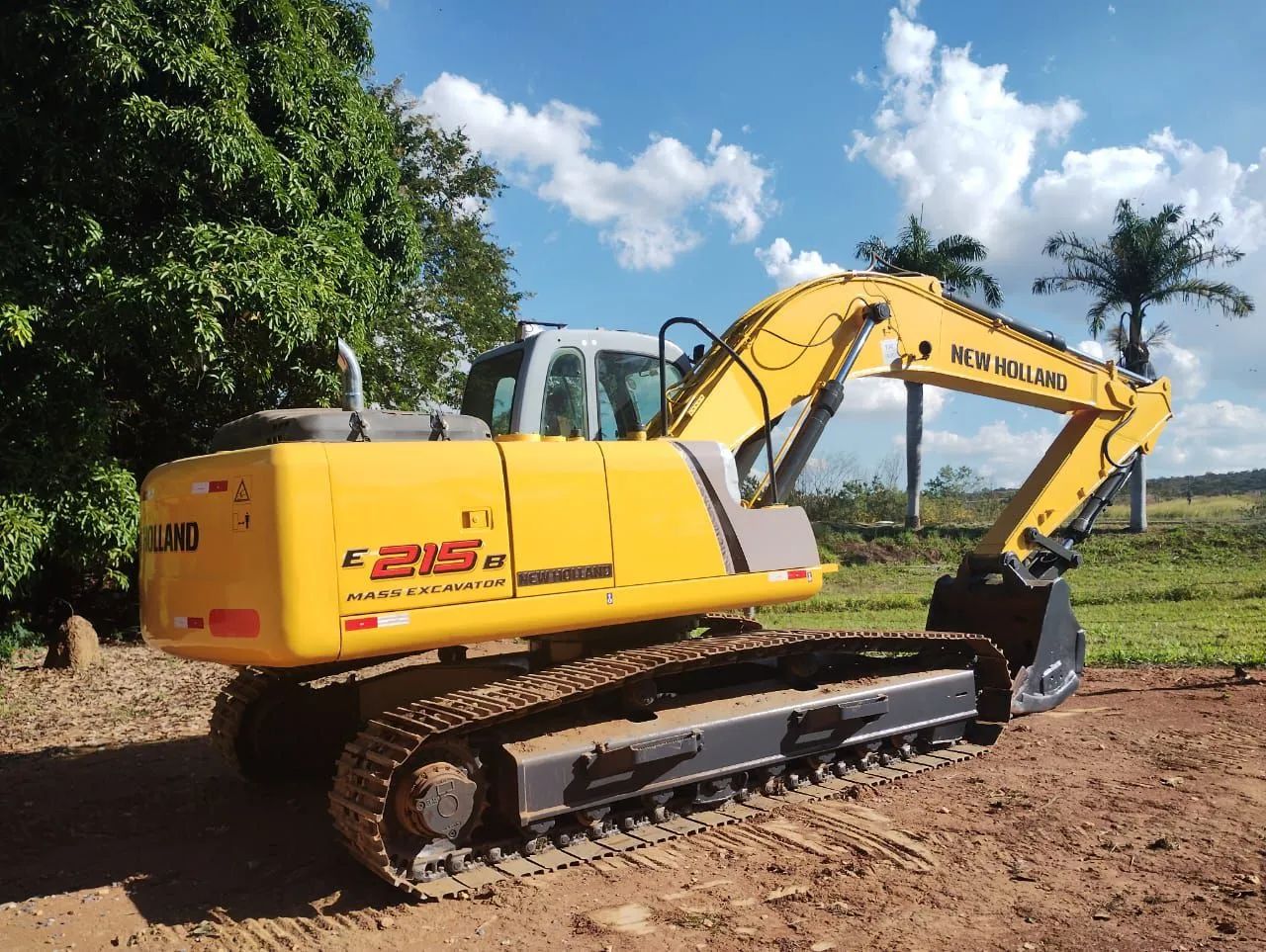 ESCAVADEIRA NEW HOLLAND ANO 2012 EM EXCELENTE ESTADO! - Foto 4