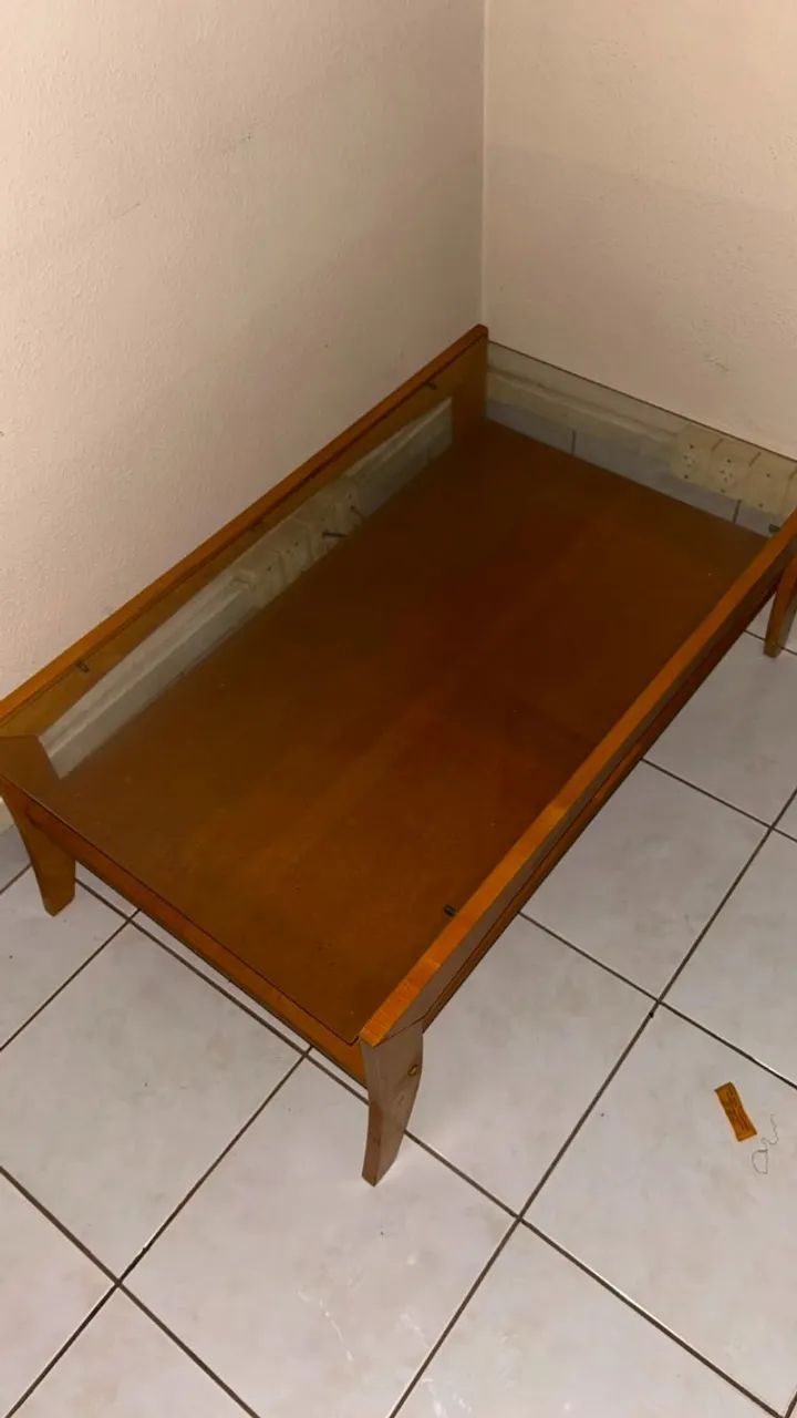 ABAIXOU!! Mesa de Centro retangular com vidro. Excelente estado. - Foto 2
