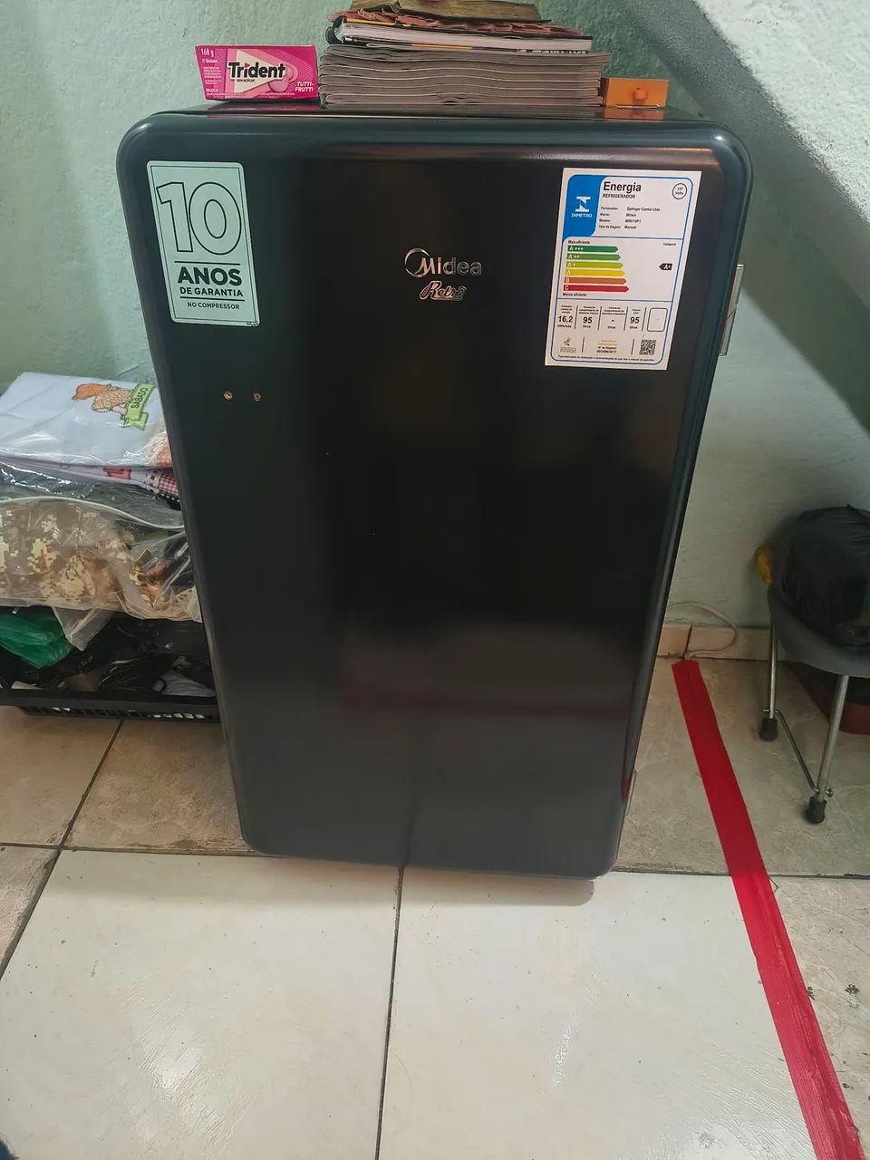 Frigobar Midea 93lt está disponível 