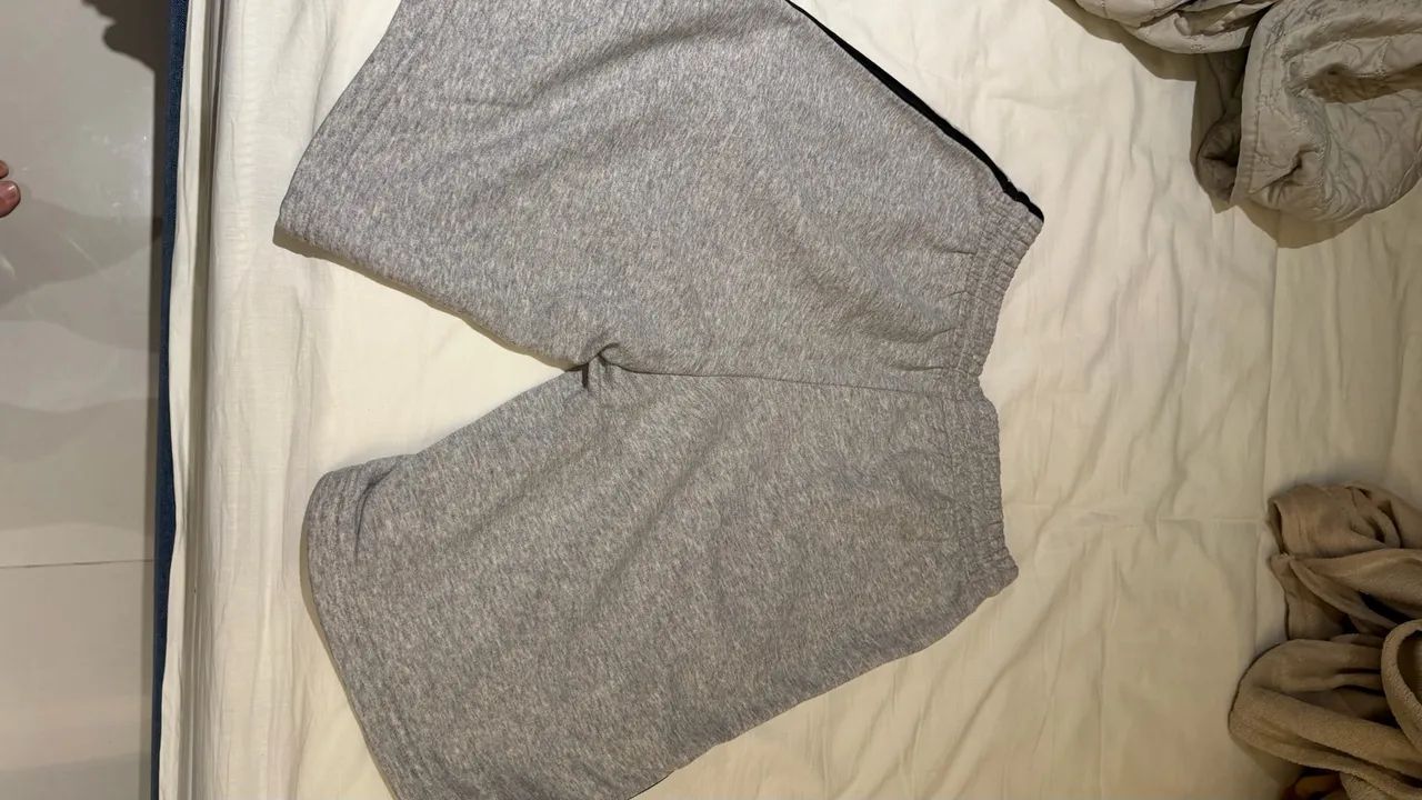 BERMUDA ADIDAS ORIGINAL TAMANHO P CINZA - Foto 3
