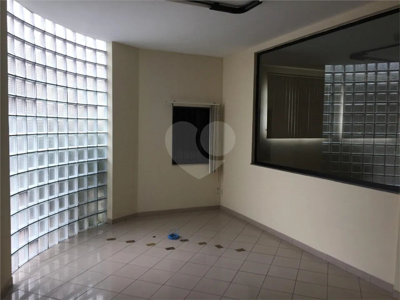 Prédio inteiro à venda em Aterrado - RJ