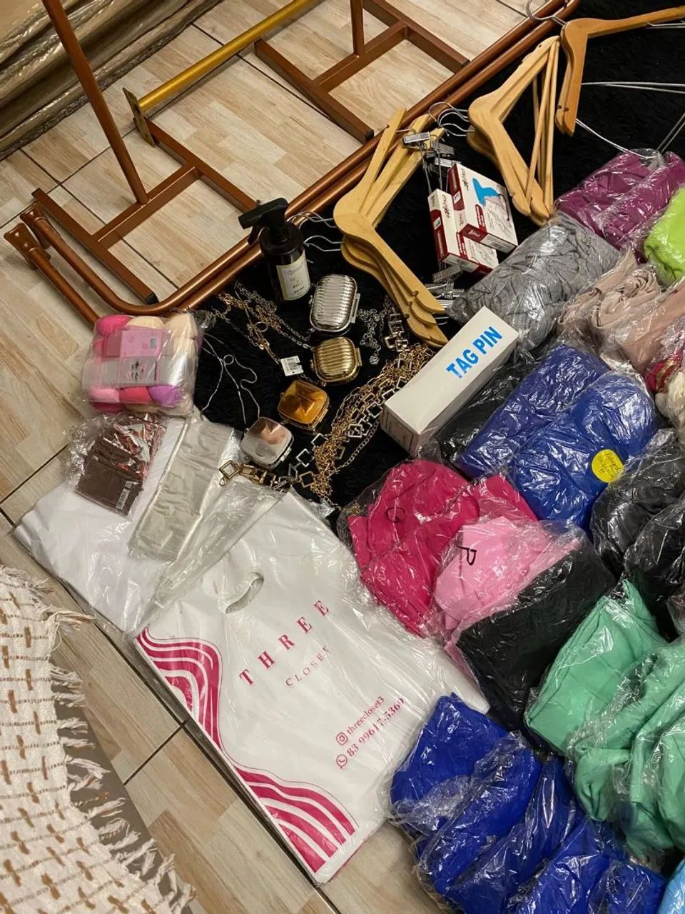 Vendo loja de roupas completa  ou troca em iPhone 14 ou 15 - Foto 2
