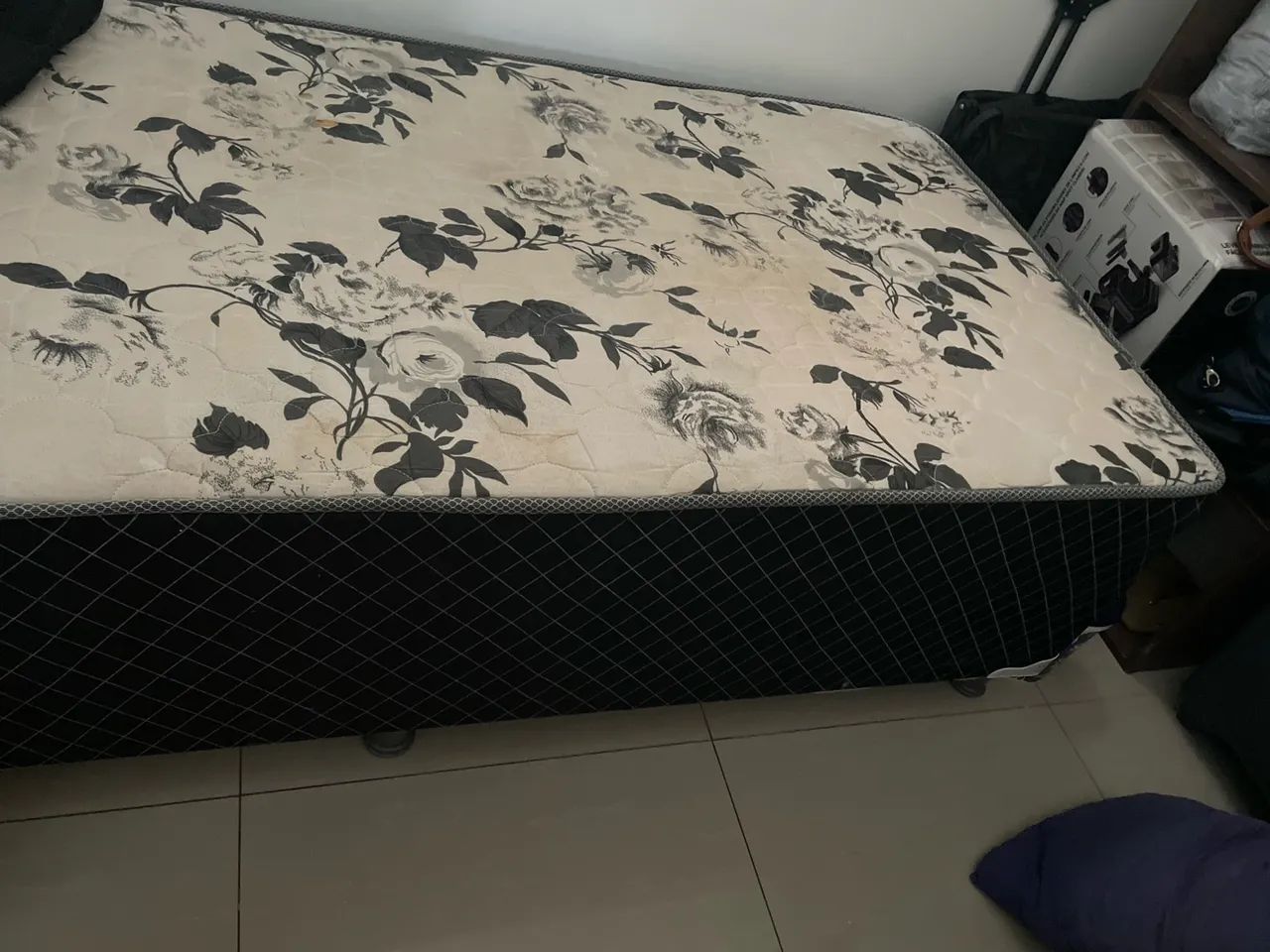 Cama box com colchão integrado