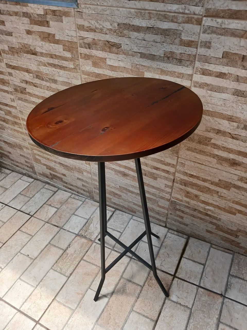 Mesinha bistro  alta em madeira maciça   - Foto 2