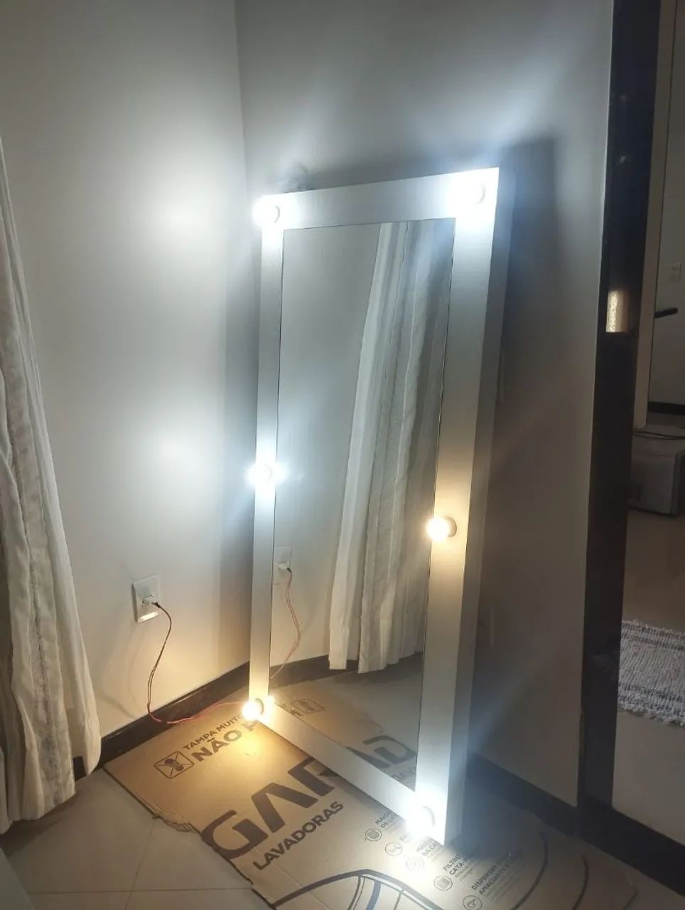 Vendo mesa, painel e espelho  - Foto 3