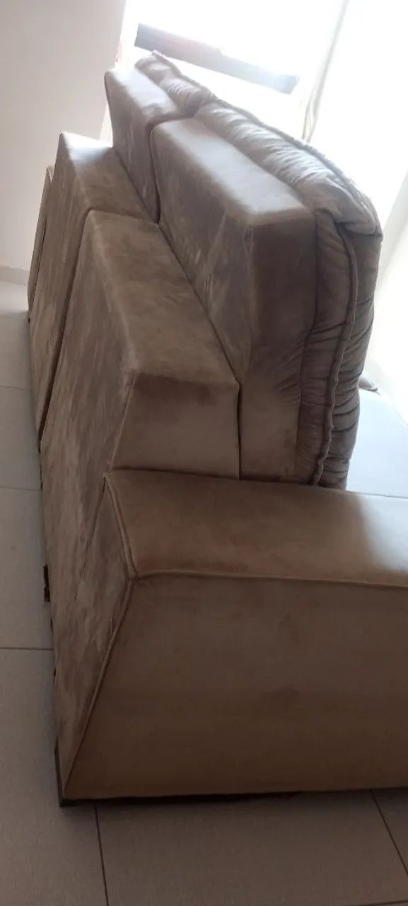 Sofá retrátil dois lugares confortável bem cuidado  - Foto 2