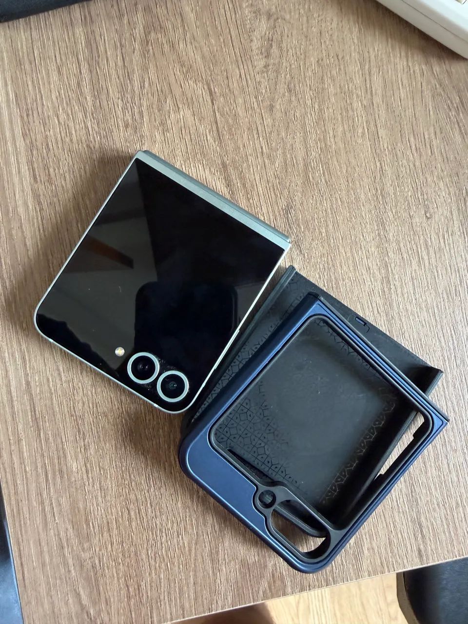 SAMSUNG GALAXY Z FLIP 6 - Foto 2
