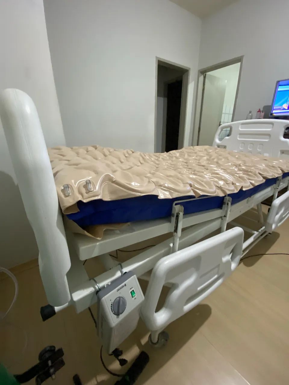 Vendo Cama Hospitalar Motorizada - Foto 2