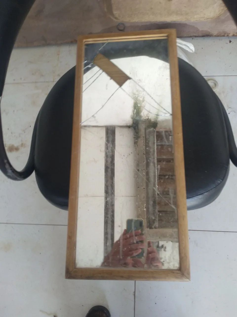 Espelho  com moldura  .