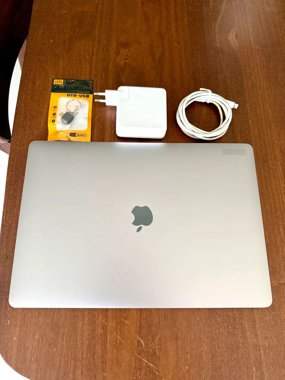MacBook Pro 2019, i7-6-Core, 15Pol. 16G, Sequoia, 2.5 Terra SSD - Foto 2