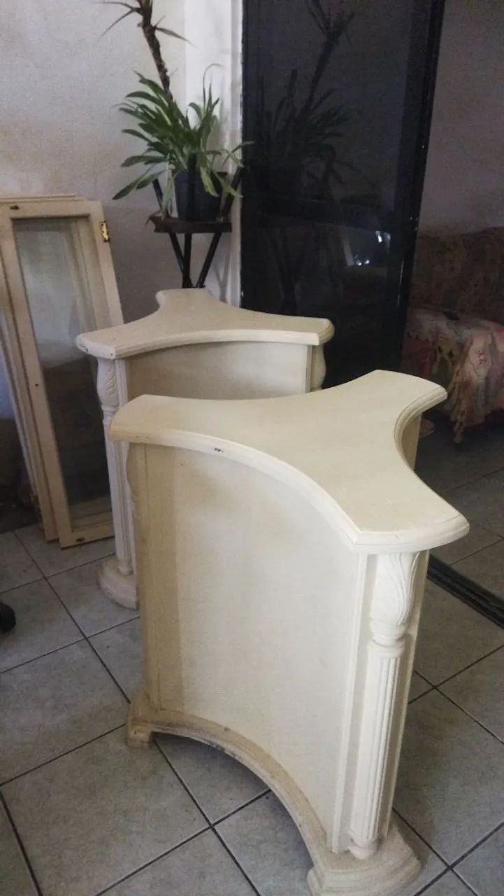 Cristaleira e mesa  - Foto 3